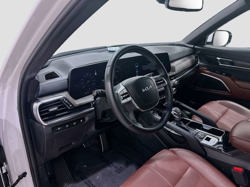 Used 2024 Kia Telluride SX w/ Towing Package FWD image 9