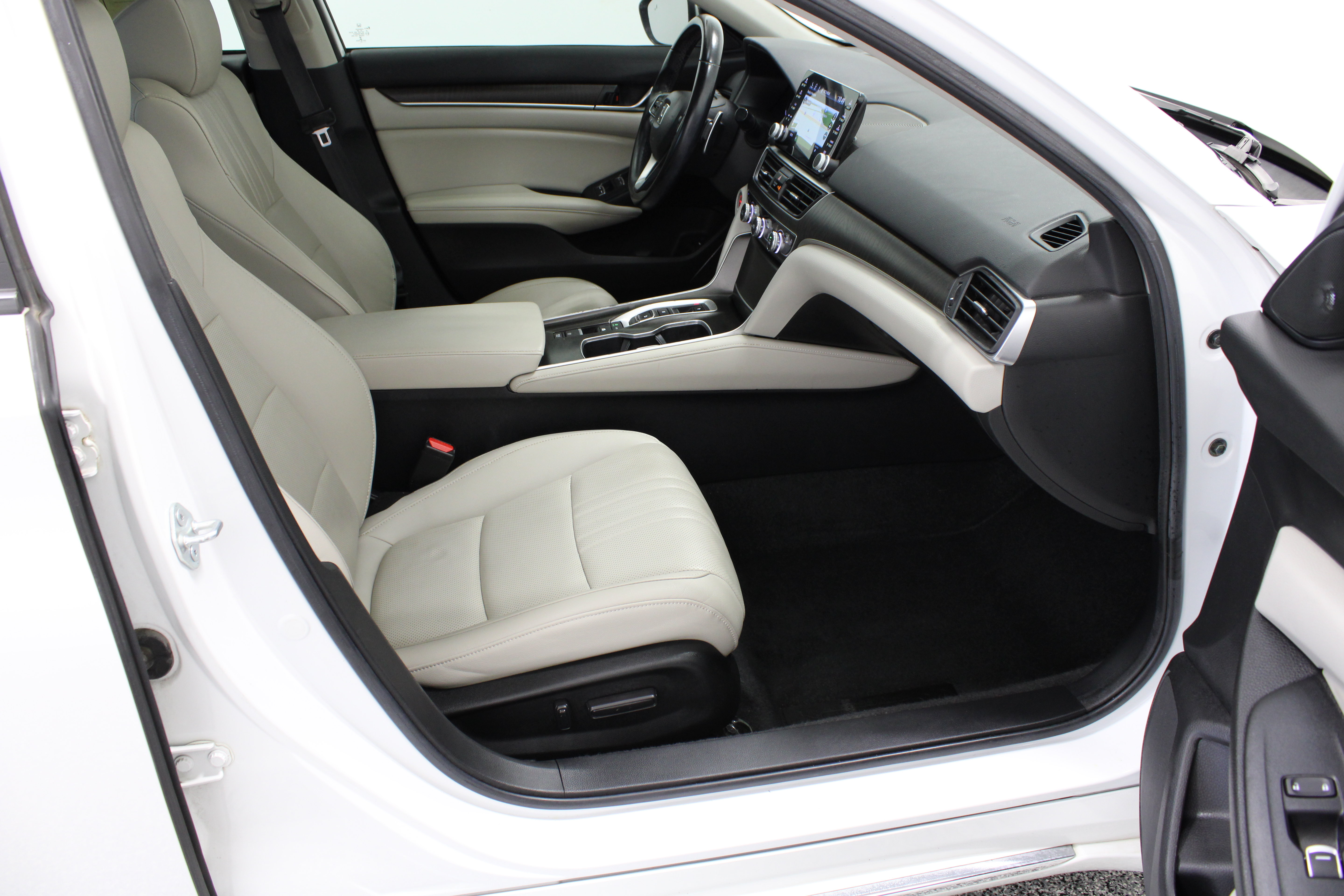 Used 2021 Honda Accord Touring image 41