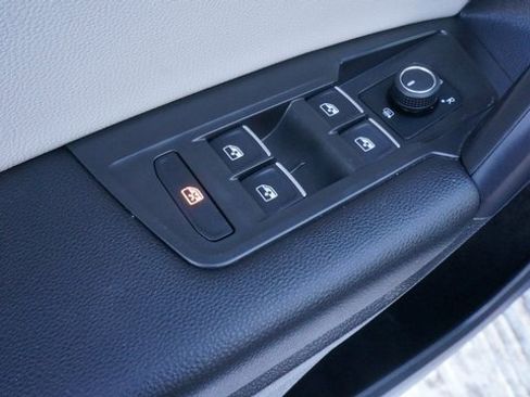 Certified 2021 Volkswagen Tiguan SE w/ Panoramic Sunroof Package image 31