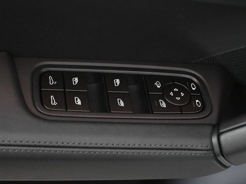 Used 2026 Porsche Cayenne Coupe AWD/4WD image 33