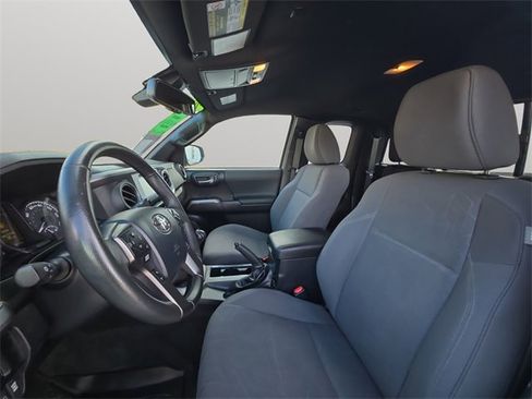 Used 2019 Toyota Tacoma TRD Sport image 10