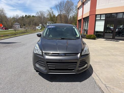 Used 2016 Ford Escape SE w/ SE Cold Weather Package AWD/4WD image 2