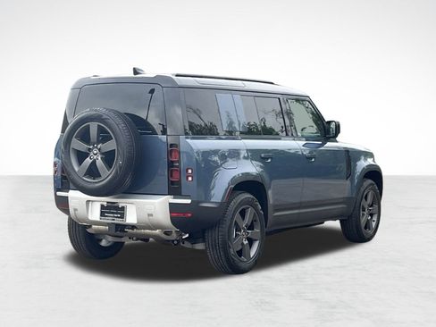 Used 2025 Land Rover Defender 110 S image 8