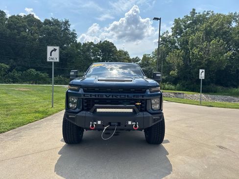 Used 2022 Chevrolet Silverado 2500 Custom w/ Custom Convenience Package AWD/4WD image 2