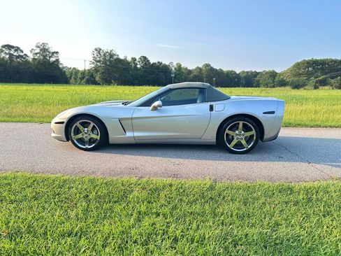 Used 2006 Chevrolet Corvette Coupe w/ Preferred Equipment Group RWD image 11