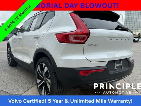 Used 2025 Volvo XC40 B5 Plus AWD/4WD image 12