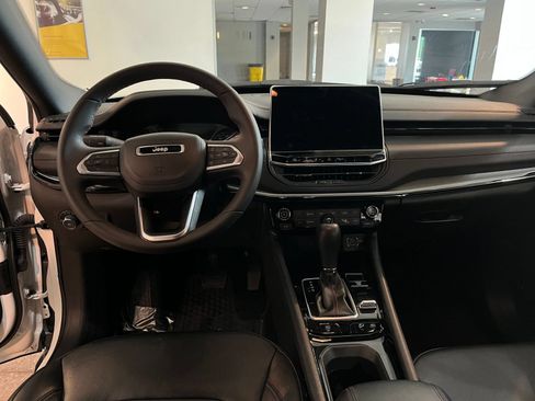Used 2025 Jeep Compass Trailhawk AWD/4WD image 34