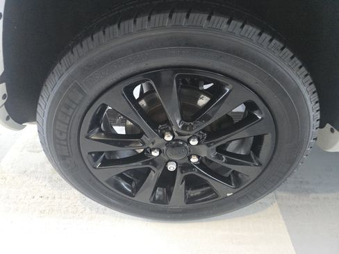 Used 2017 Jeep Grand Cherokee Altitude image 9