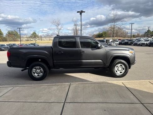 Used 2022 Toyota Tacoma SR image 5