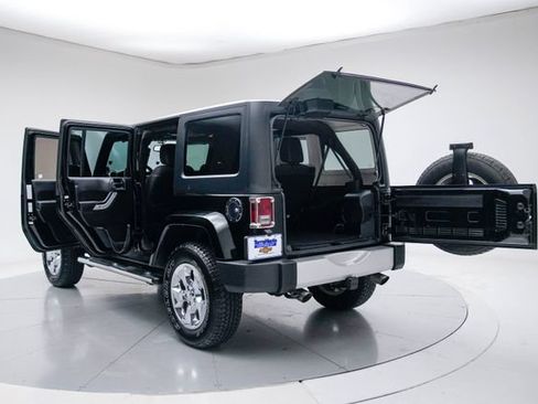 Used 2023 Jeep Wrangler Unlimited Sahara w/ LED Lighting Group AWD/4WD image 17