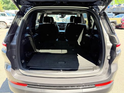 Used 2023 Jeep Grand Cherokee L Laredo AWD/4WD image 28