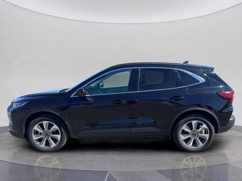 Certified 2025 Ford Escape Platinum AWD/4WD image 2