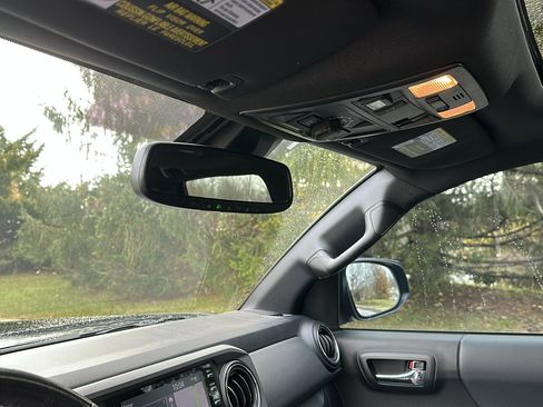 Used 2021 Toyota Tacoma TRD Off-Road w/ TRD Premium Off Road Package image 25