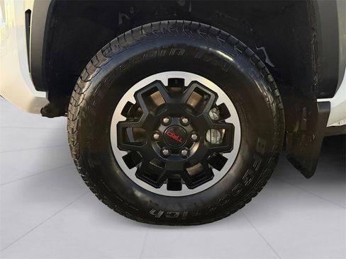 Certified 2025 Toyota Tacoma TRD Off-Road image 9