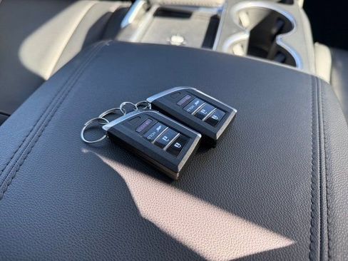 Used 2023 Acura MDX Standard image 31