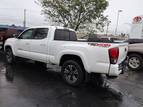 Used 2016 Toyota Tacoma TRD Sport w/ Premium & Technology Package AWD/4WD image 3