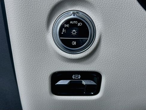 Used 2023 Mercedes-Benz C 300 Sedan image 10