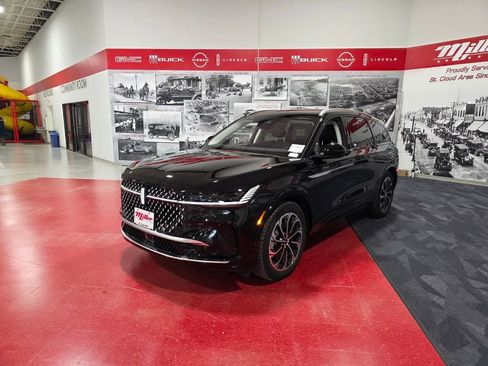 New 2026 Lincoln Nautilus Reserve image 9