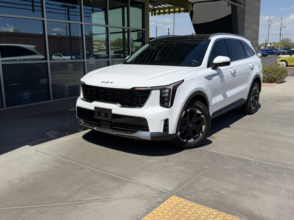 Used 2025 Kia Sorento S w/ Panoramic Sunroof Package FWD image 2