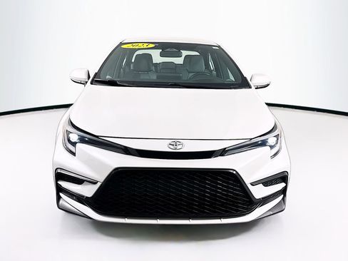 Used 2023 Toyota Corolla SE FWD image 2