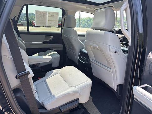 Certified 2025 Ford Expedition Platinum w/ Driver's Package AWD/4WD image 19