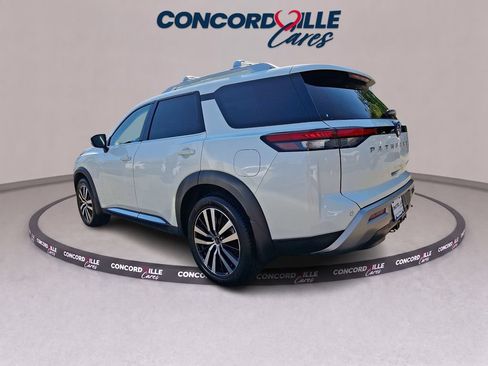 Certified 2023 Nissan Pathfinder Platinum w/ Cargo Package AWD/4WD image 5