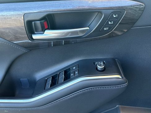 New 2026 Toyota Highlander Limited AWD/4WD image 10