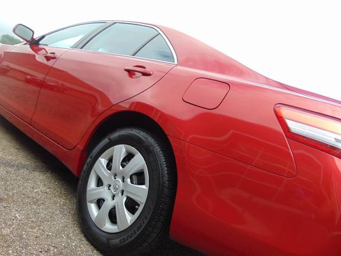 Used 2010 Toyota Camry LE FWD image 16