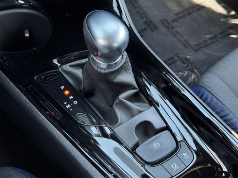 Used 2022 Toyota C-HR XLE image 18