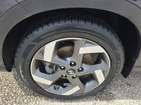 Used 2023 Hyundai Venue Limited FWD image 9