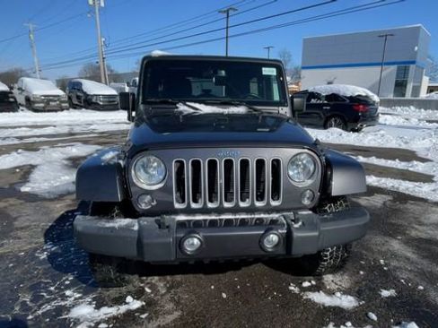 Used 2018 Jeep Wrangler Unlimited Sahara w/ Dual Top Group image 4