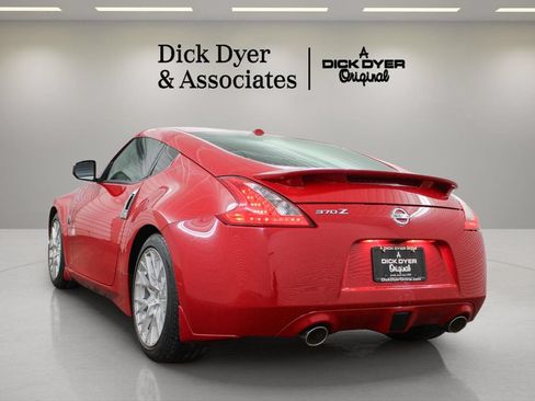 Used 2009 Nissan 370Z Touring RWD image 9