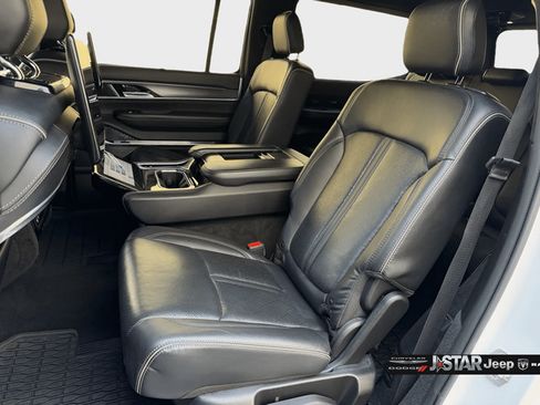 Used 2022 Jeep Grand Wagoneer Series II AWD/4WD image 25