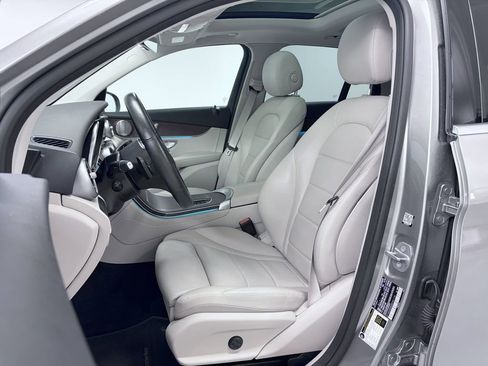 Used 2021 Mercedes-Benz GLC 300 4MATIC image 13