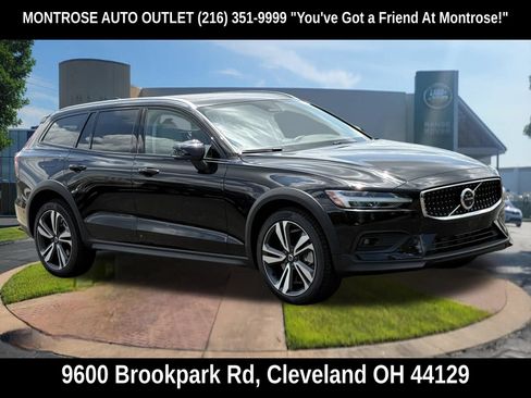 New 2026 Volvo V60 B5 Cross Country Plus w/ Protection Package Premier AWD/4WD image 8