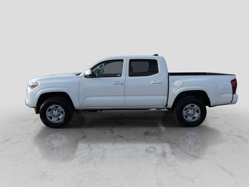 Used 2022 Toyota Tacoma SR image 3