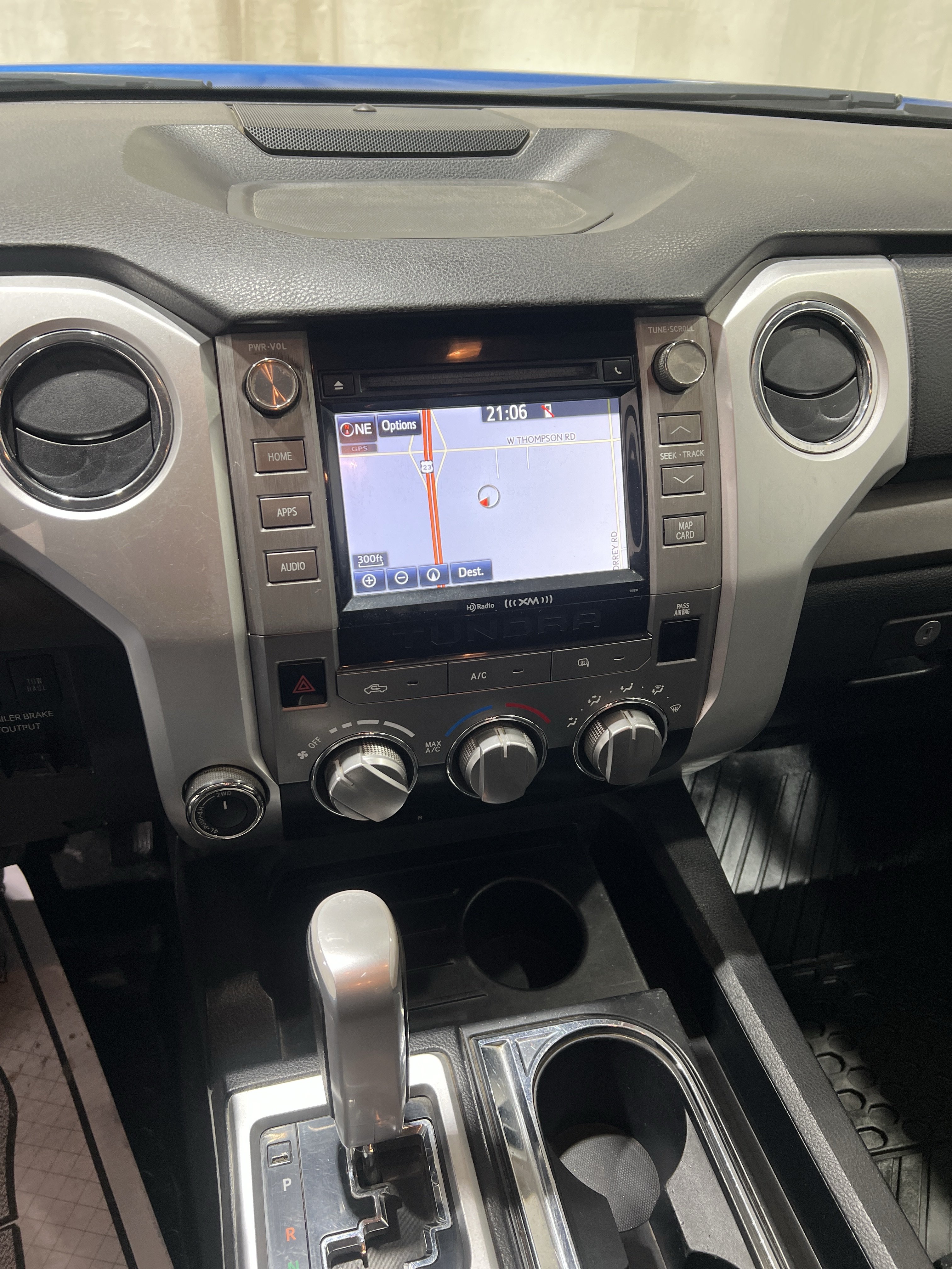 Used 2018 Toyota Tundra SR5 AWD/4WD image 10