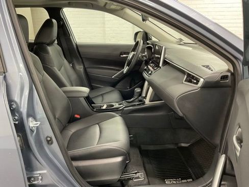 Used 2025 Toyota Corolla Cross XLE w/ Convenience Package image 22
