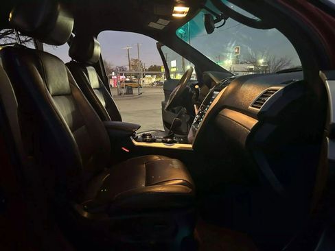 Used 2015 Ford Explorer Sport image 21