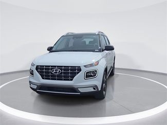 Used 2025 Hyundai Venue Limited video 3