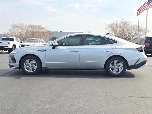 New 2026 Hyundai Sonata SE FWD image 6