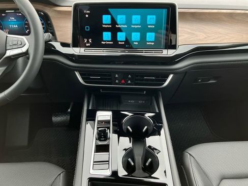 New 2026 Volkswagen Atlas SE image 11