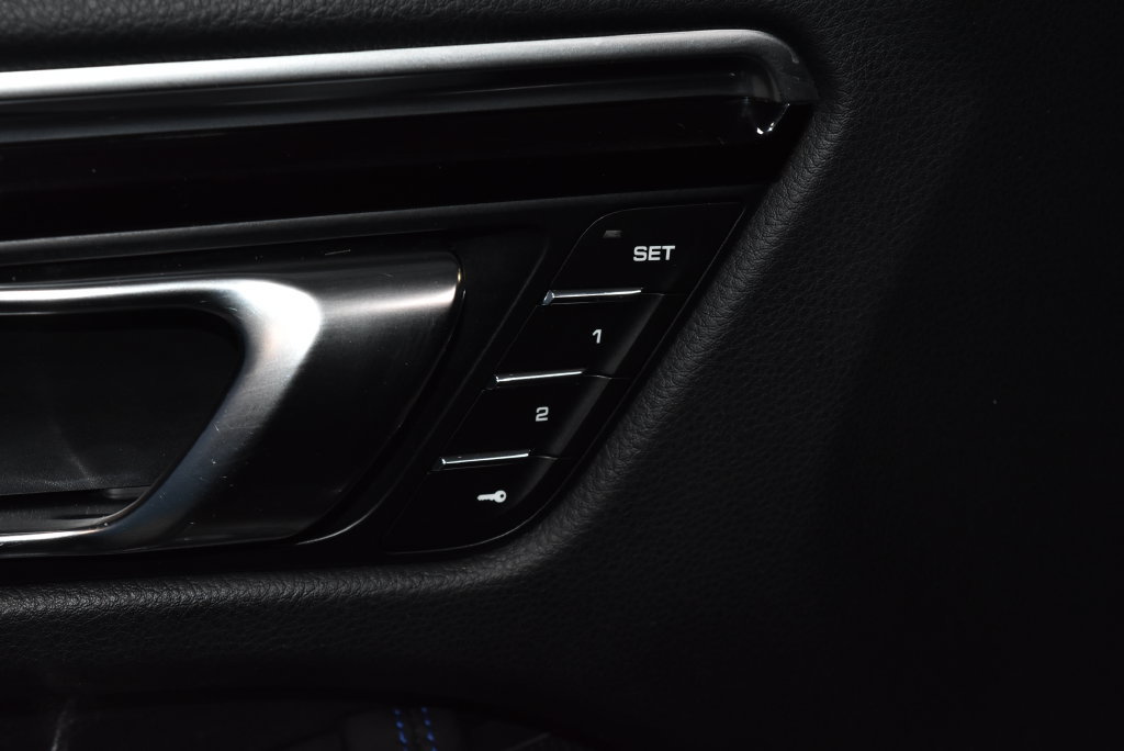 Used 2022 Porsche Macan AWD/4WD image 7