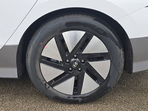 New 2025 Hyundai Ioniq 6 SE image 32