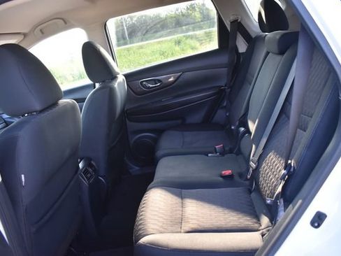 Used 2019 Nissan Rogue SV FWD image 19