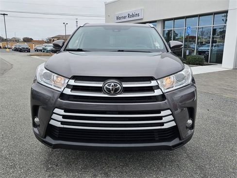 Used 2018 Toyota Highlander XLE image 2