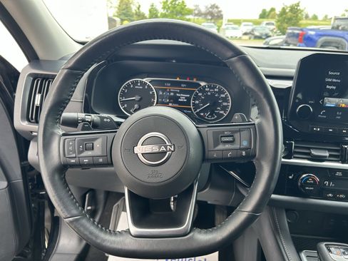 Used 2023 Nissan Pathfinder SL w/ Black Appearance Package AWD/4WD image 20