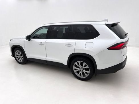 Used 2024 Toyota Grand Highlander AWD image 10