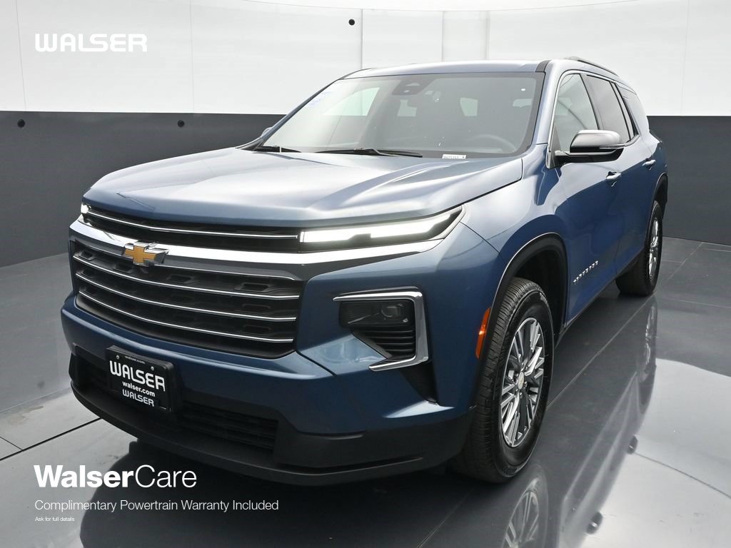 Used 2025 Chevrolet Traverse LT w/ LPO, Floor Liner Package AWD/4WD image 1