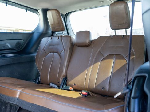 Used 2017 Chrysler Pacifica Limited w/ UConnect Theater Package image 32